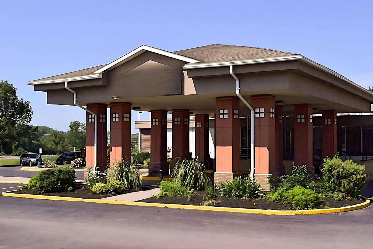 Quality Inn & Suites East Syracuse - Carrier Circle Exterior photo