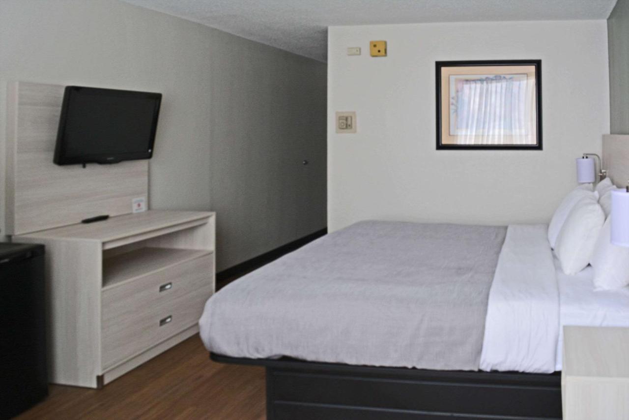 Quality Inn & Suites East Syracuse - Carrier Circle Exterior photo